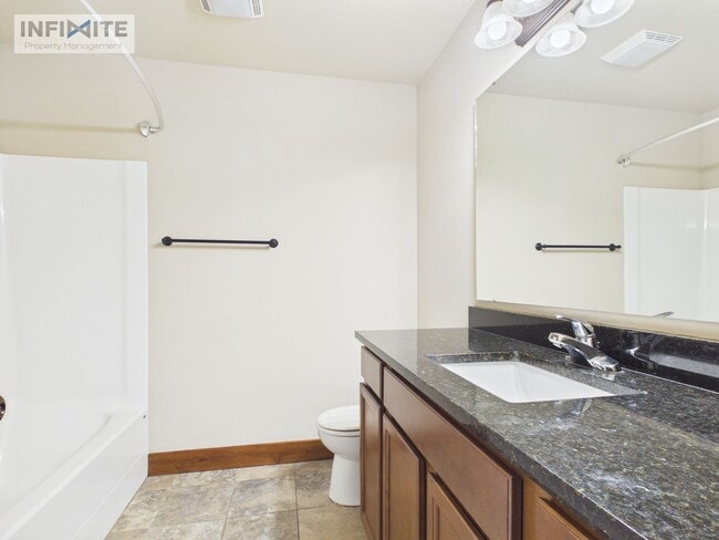 Building Photo - 895 Longbow Ln