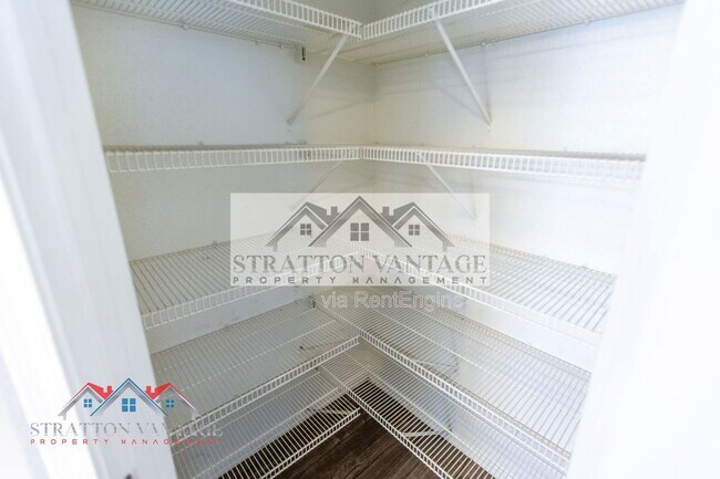 Building Photo - 1131 E Ferrara St