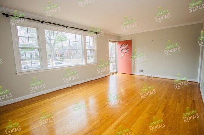 Building Photo - Pre-lease charming 3 bed 1.5 bath in Shandon!