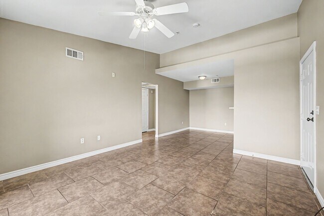 Building Photo - One bedroom condo with detached garage!