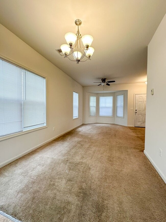 Building Photo - Sycomore Square Town House 3bed/2.5baths