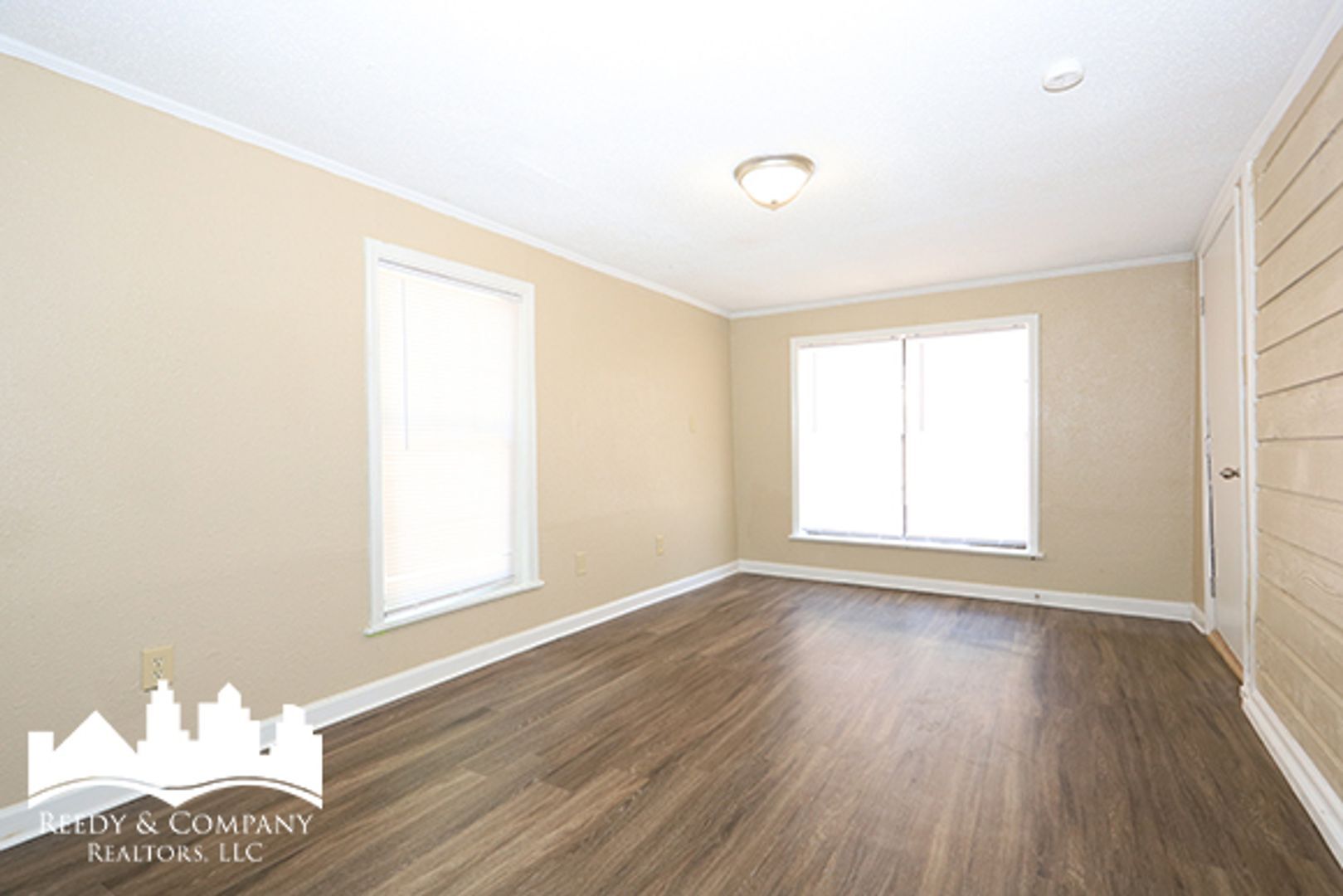 Building Photo - 3095 Normandy Dr