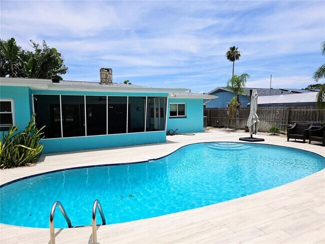 Building Photo - 10136 Paradise Blvd