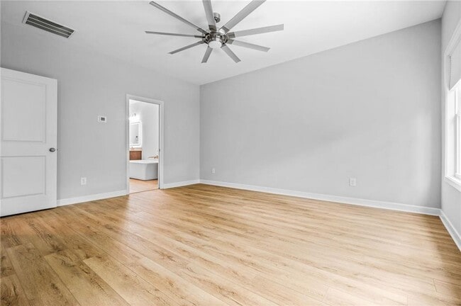 Building Photo - 421 Retreat Ln