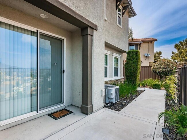 Building Photo - 425 S Meadowbrook Dr