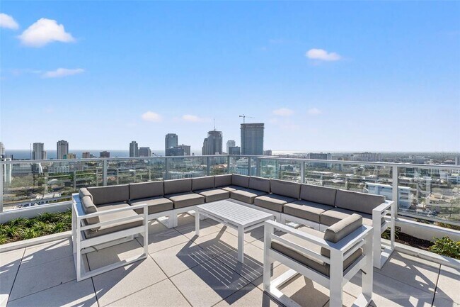 Building Photo - 777 3rd Ave N
