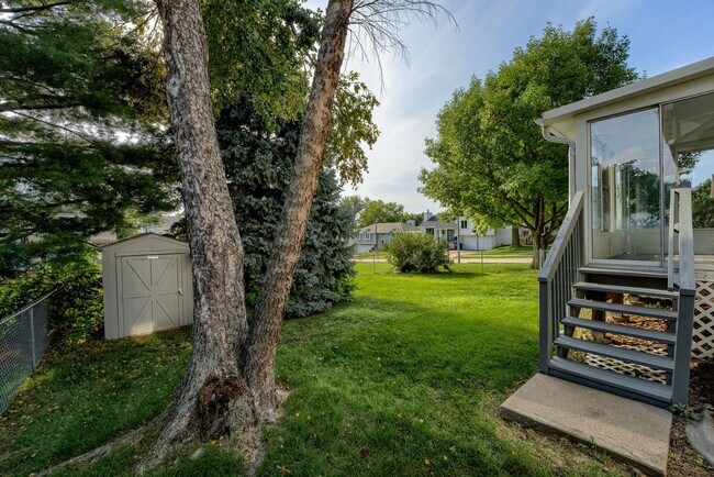 Building Photo - Fresh Updates & Prime Location Near Zorinsky!!