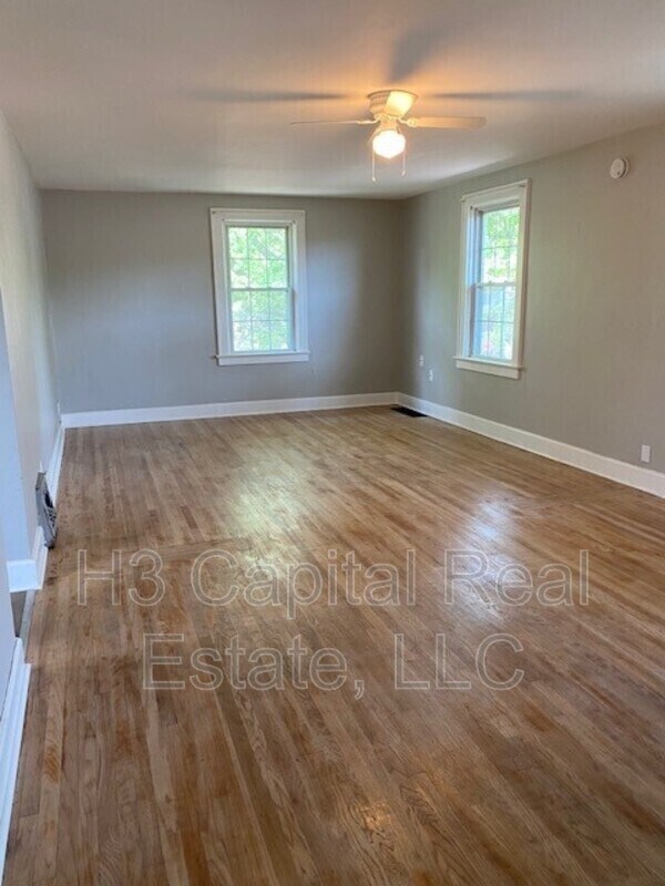 Building Photo - 2556 Edison Ave