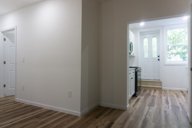 Building Photo - 576 Newark Ave