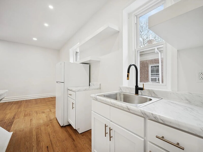 Building Photo - 236 Harvey St