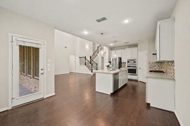 Building Photo - 30631 Morning Dove Dr