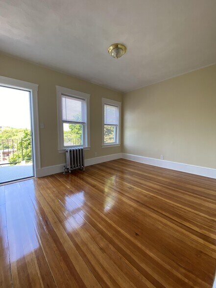 Building Photo - 299 Tappan St