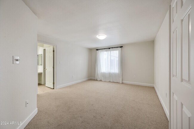 Building Photo - 17404 N 99th Ave