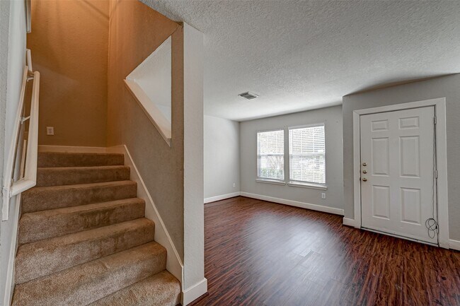 Building Photo - 7603 Chalk Hill