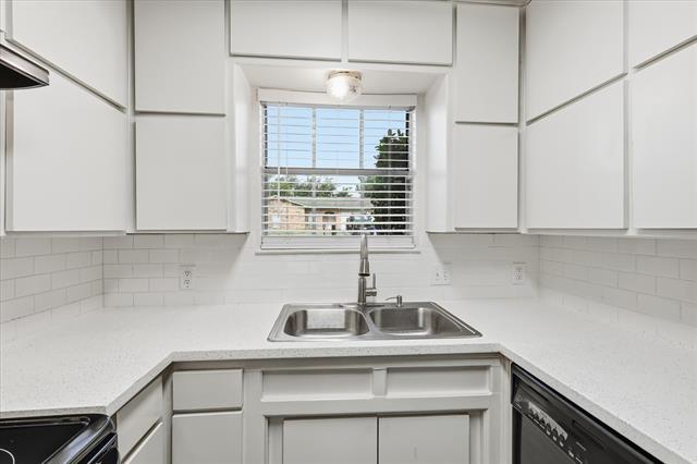Building Photo - 6540 Bernadine St