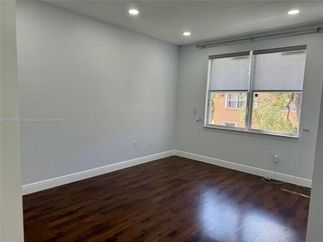 Building Photo - 922 NW 134th Ave