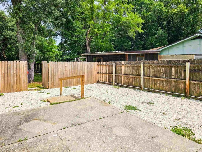 Building Photo - 4770 Skyline Dr