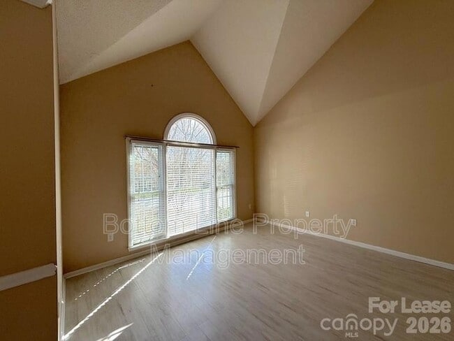 Building Photo - 9423 Fairmead Dr