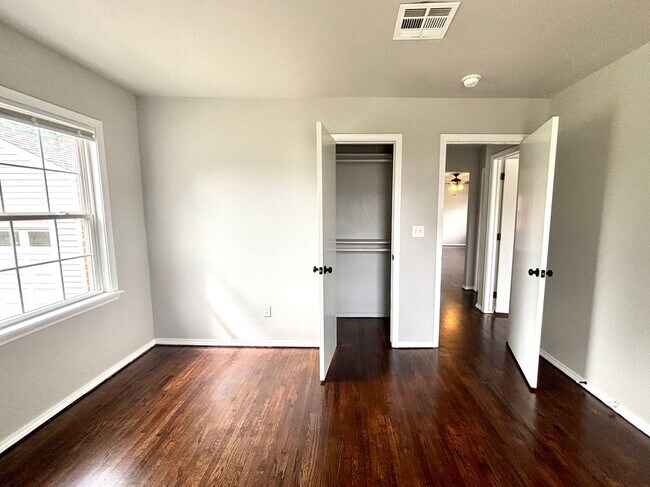 Building Photo - Newly Updated 2-bedroom, 1-bathroom Home