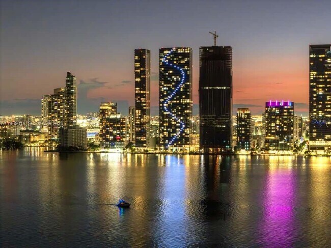 Building Photo - Northeast 24th Street, Miami, FL 33137 - 3 BR 3 BA condo