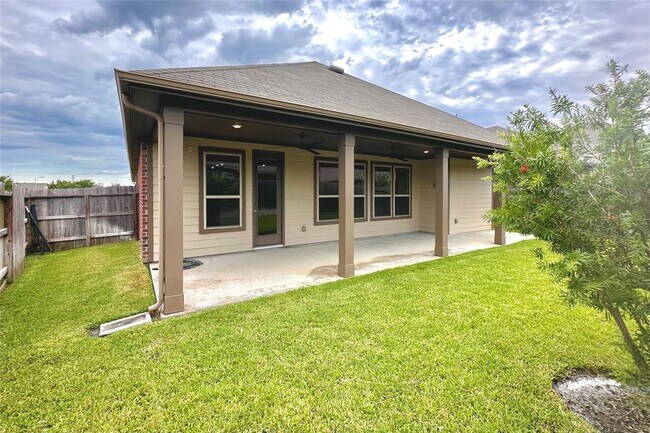 Building Photo - 25302 Farmdale Ln