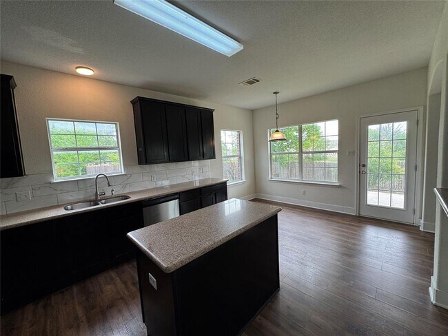 Building Photo - 1800 Rachel Ln