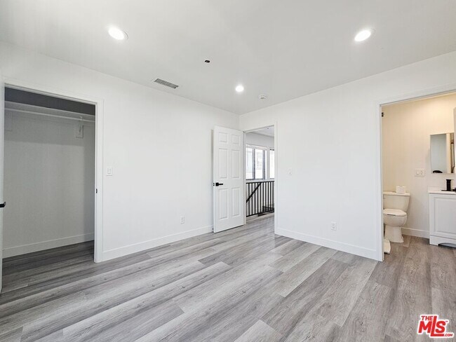 Building Photo - 4110 Normandie Ave