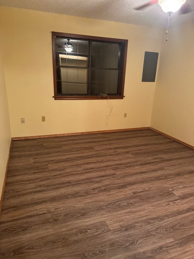 Building Photo - 323 S Shurley St