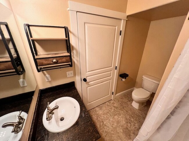 Building Photo - 2165