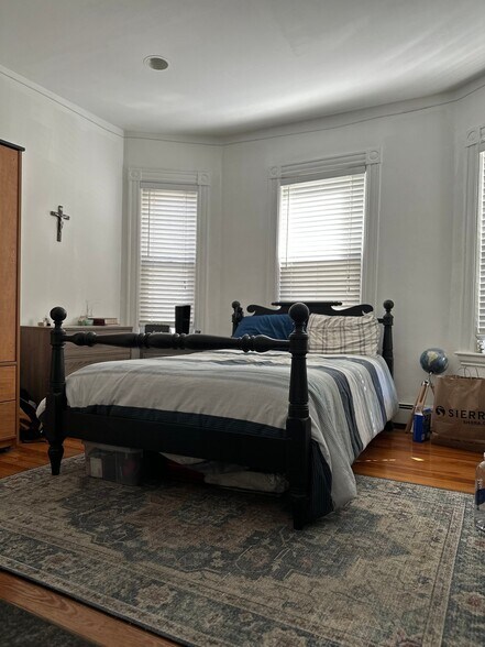 Building Photo - 27 Brackett St