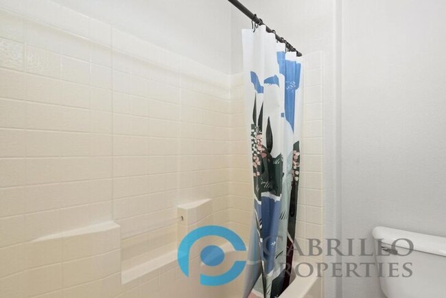 Building Photo - 12177 Pepper Tree Ln