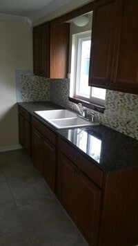 Building Photo - 206 Mead St