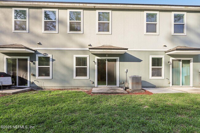 Building Photo - 750 Servia Dr
