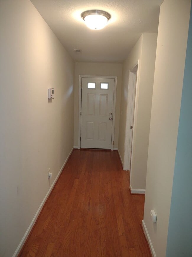 Building Photo - Super Four bedroom home in Northeast Columbia!