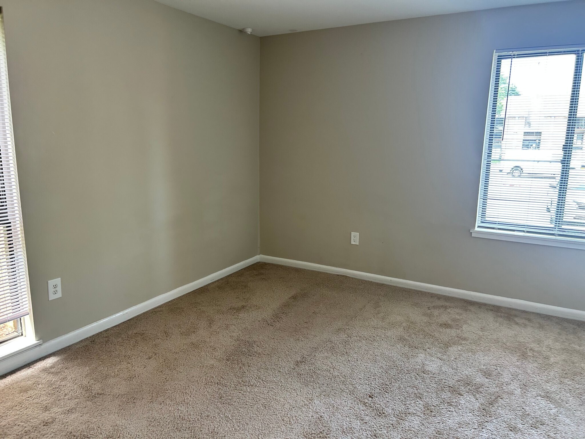 Building Photo - 5488 Cedar Ln