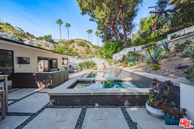 Building Photo - 3116 Beachwood Dr