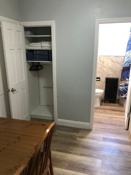 Building Photo - 1513 Oates St NE