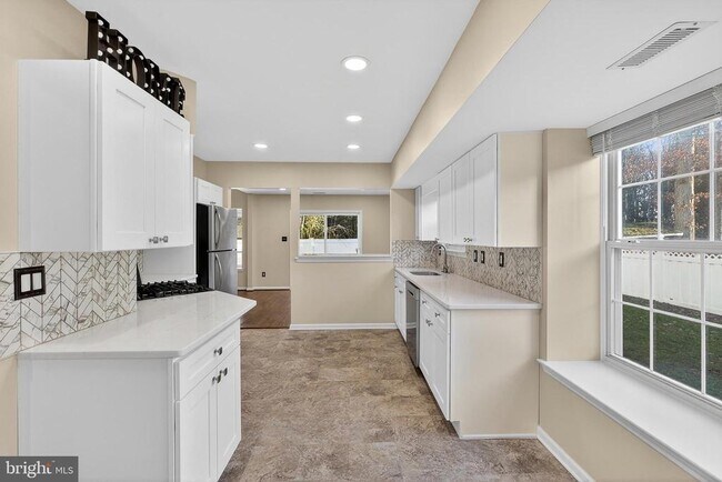 Building Photo - 51 Mecouch Dr