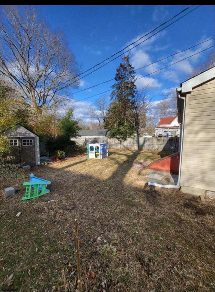 Building Photo - 127 Liverpool Ave