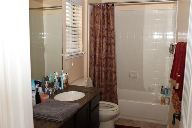 Building Photo - 1112 Strickling Dr