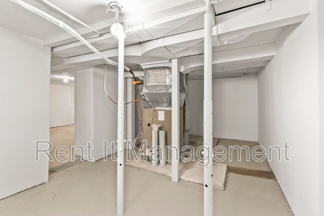 Building Photo - 3042 Cottage Grove Ave
