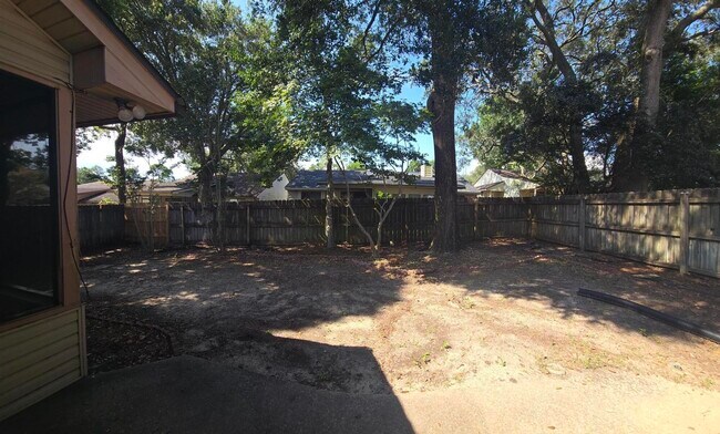 Building Photo - 3929 Balsam Dr