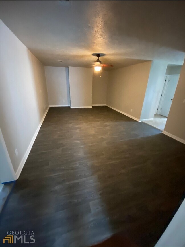 Building Photo - 2110 Country Walk Way SE