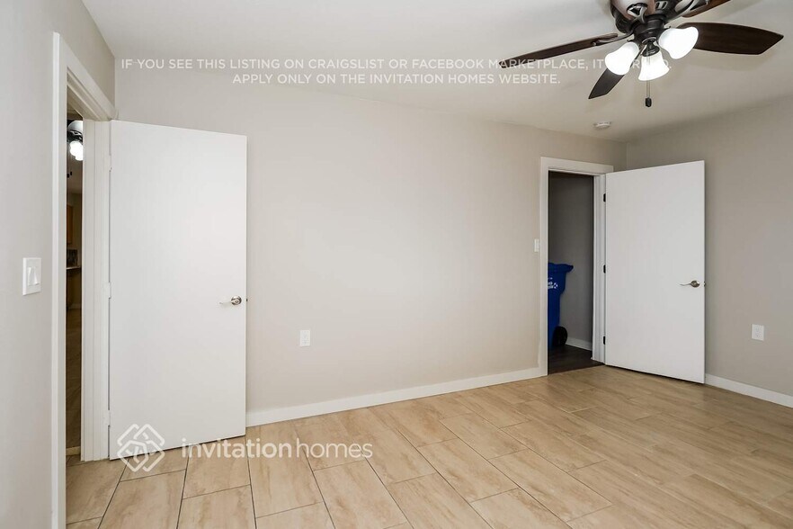 Building Photo - 2211 N 54th Ln