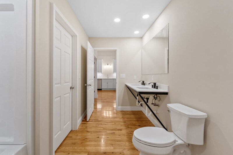 Building Photo - 33 Court St