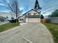 Building Photo - Beautifully Updated 4-Bedroom Home