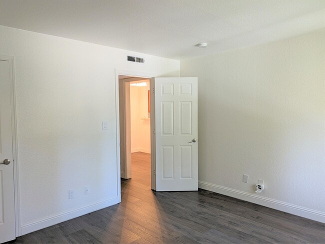 Building Photo - 2881 Huntington Blvd