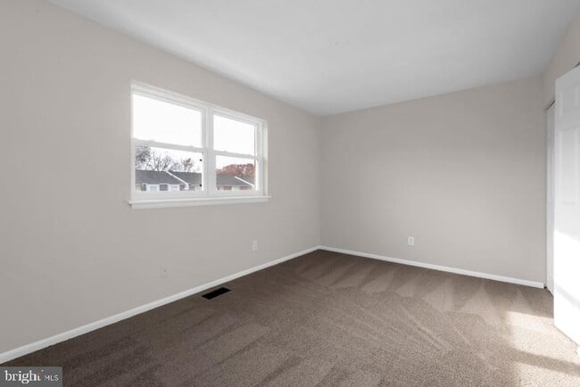 Building Photo - 45 Heritage Ct