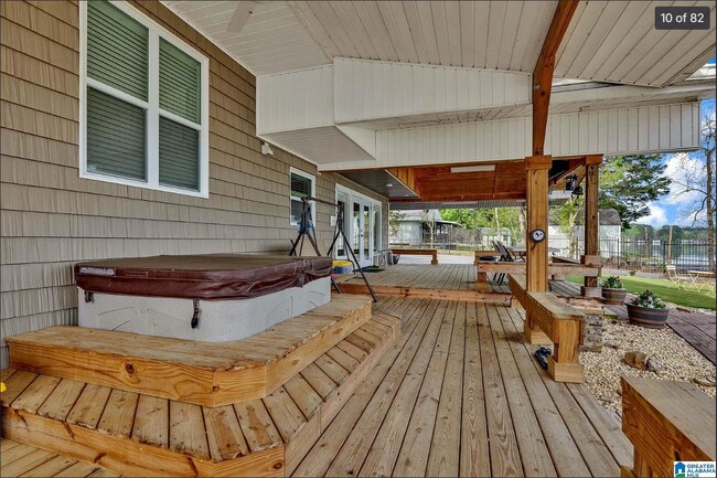 Building Photo - 146 Shore Dr