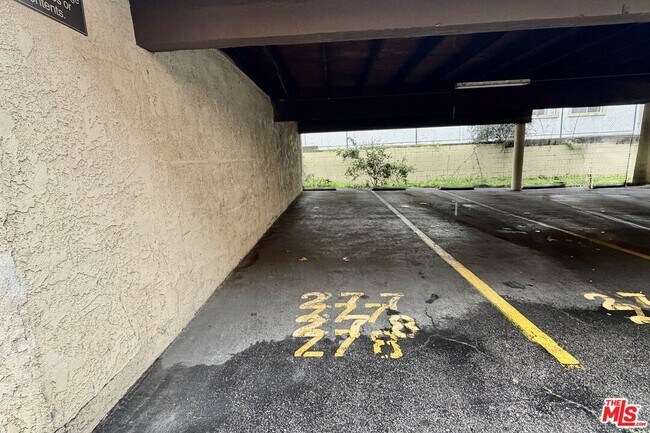 Building Photo - 18350 Hatteras St